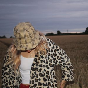 Monthly show with genres in and around reggae; ska, rocksteady, dubstep,dub, dancehall.
Focus on also providing some context and history to help everyone learn a bit about these genres. ¿isit roots?